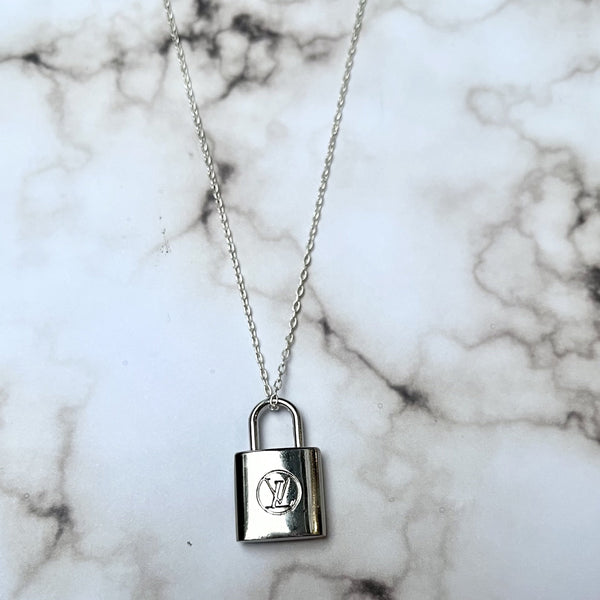 Louis Vuitton Necklace – Shoptiques